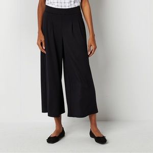 Liz Claiborne wide leg cropped pants.
